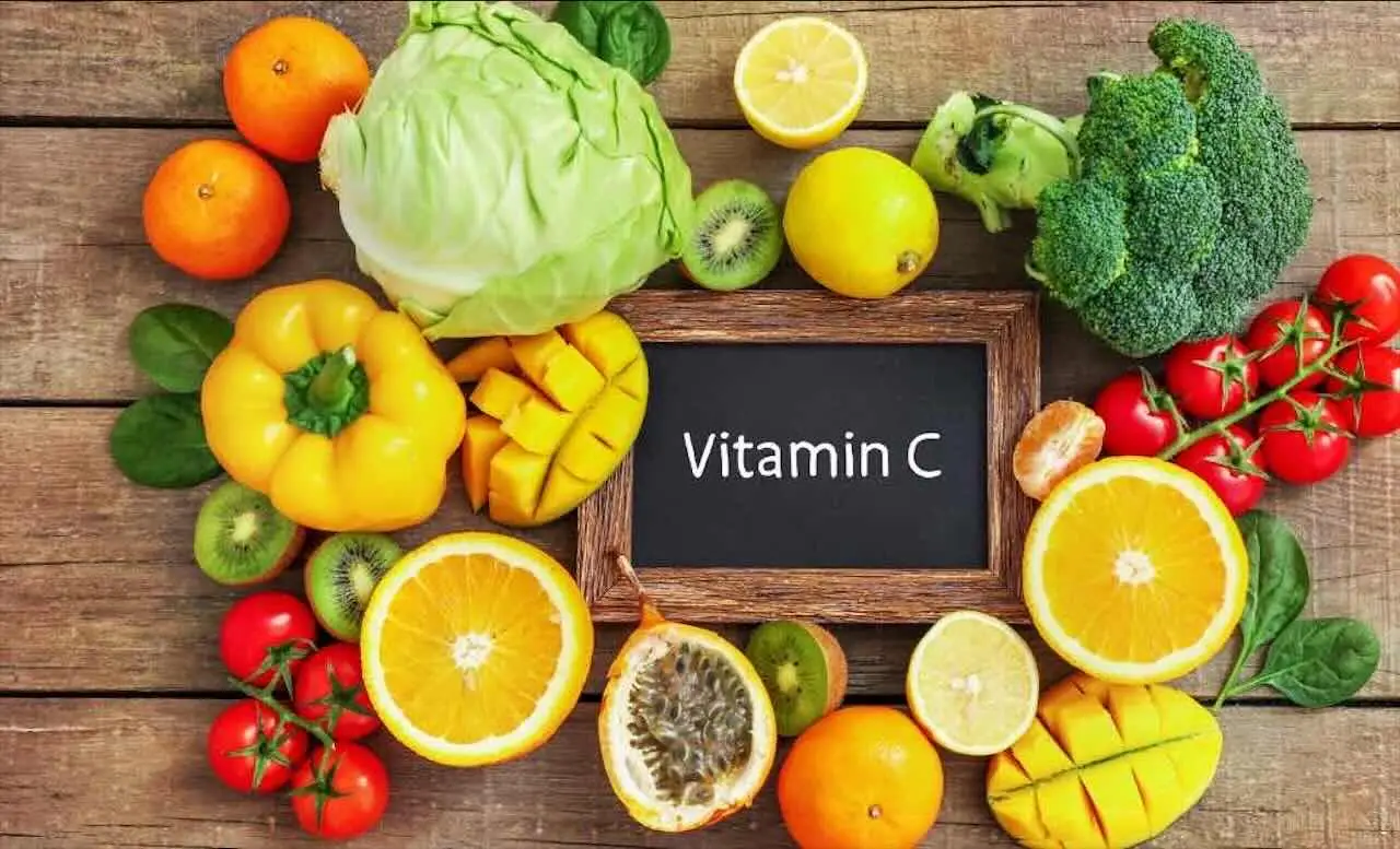 ¿La vitamina C estriñe o da diarrea? Esto es lo que pasa realmente en tu sistema digestivo