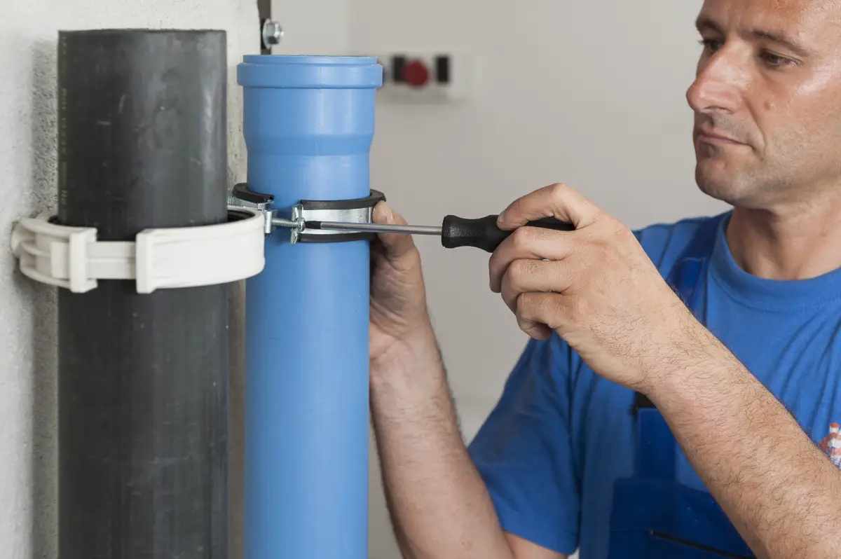 Tarifas reales de un fontanero en 2025: cuánto cuesta una hora de trabajo honesto