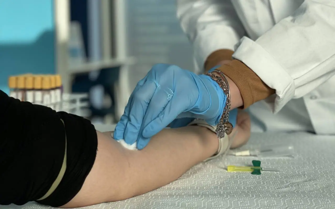 La prueba de sangre que puede salvar tu vida: lo que revela sobre tu metabolismo